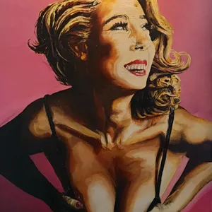 Femme au fond rose